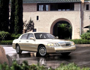 2011 Lincoln Town Car Signature Limited Photos and Videos - MSN Autos