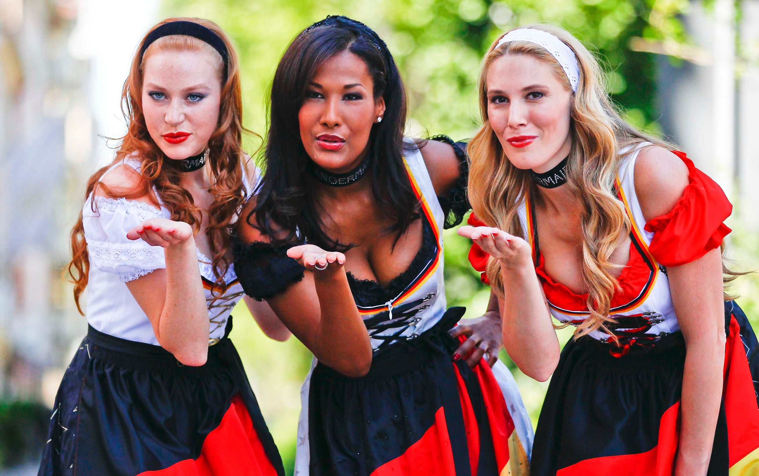 Ard телеканал. Girls und panzer тигр. Логотип. Erste канал. Логотип das erste.