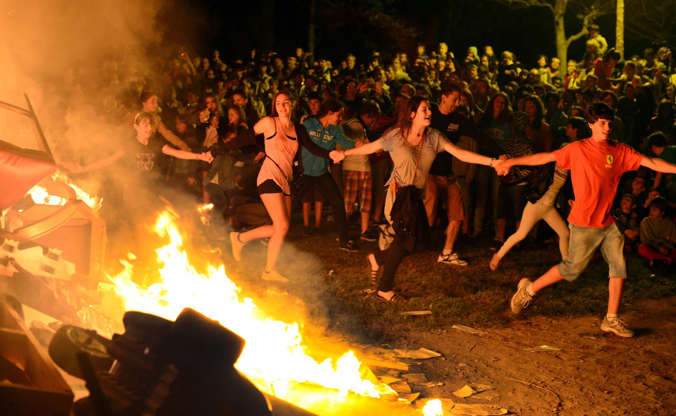 ÎÎ¹Î±ÏÎ¬Î½ÎµÎ¹Î± 6 Î±ÏÏ 12: People attend a party held during the night of the San Juan bonfire on the beach of Playa de Poniente in Gijon June 23, 2014.