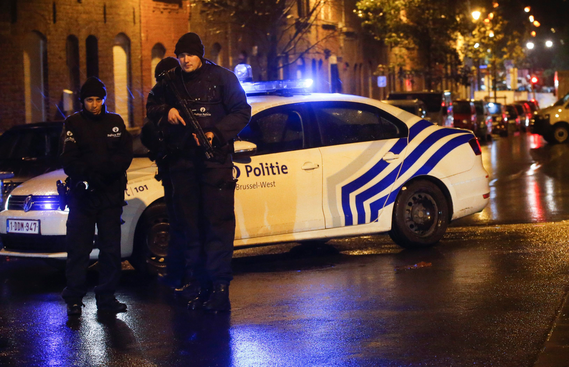Des policeirs à Molenbeek, en Belgique, le 14 novembre 2015.