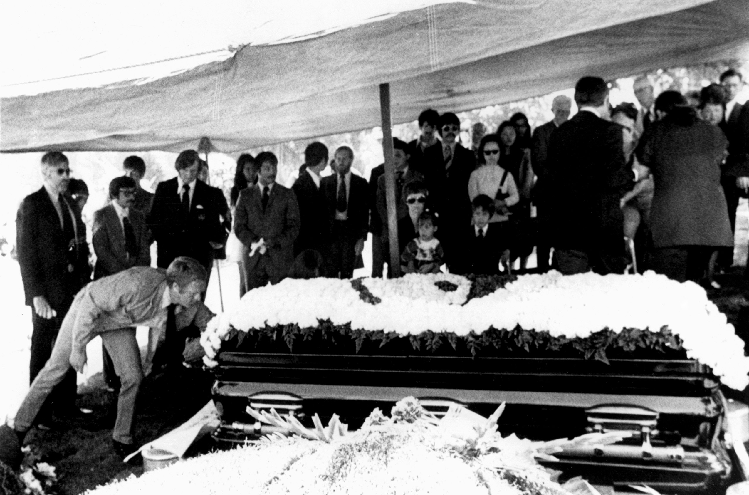 bruce lee funeral pictures