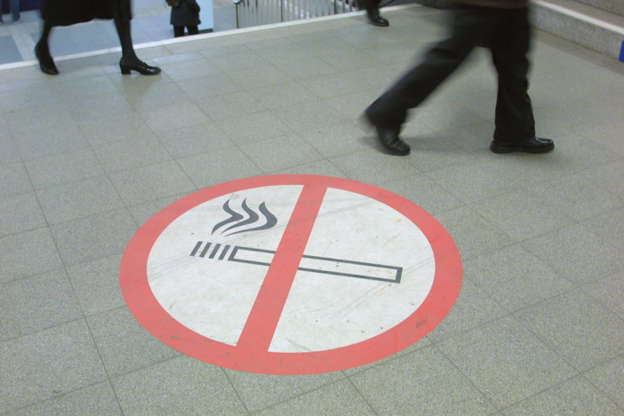 ÎÎ¹Î±ÏÎ¬Î½ÎµÎ¹Î± 12 Î±ÏÏ 32: Anti-smoking campaign