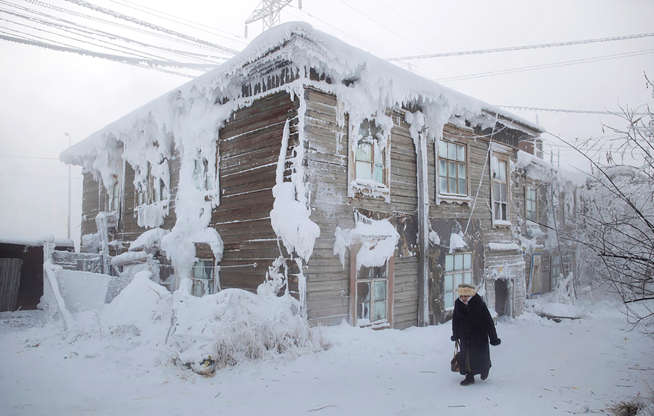 Διαφάνεια 3 από 21: Frost-encrusted house in the city centre of Yakutsk