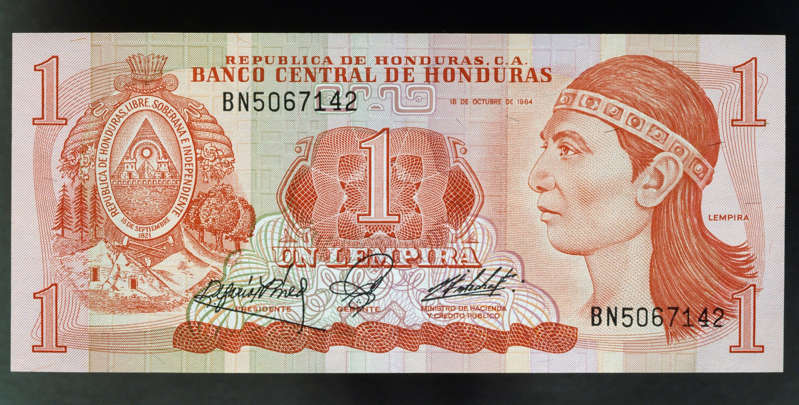 Slayt 15/65: HONDURAS - JUNE 15: 1 lempira banknote, 1984, obverse, effigy of Lempira (died 1537). Honduras, 20th century. (Photo by DeAgostini/Getty Images)