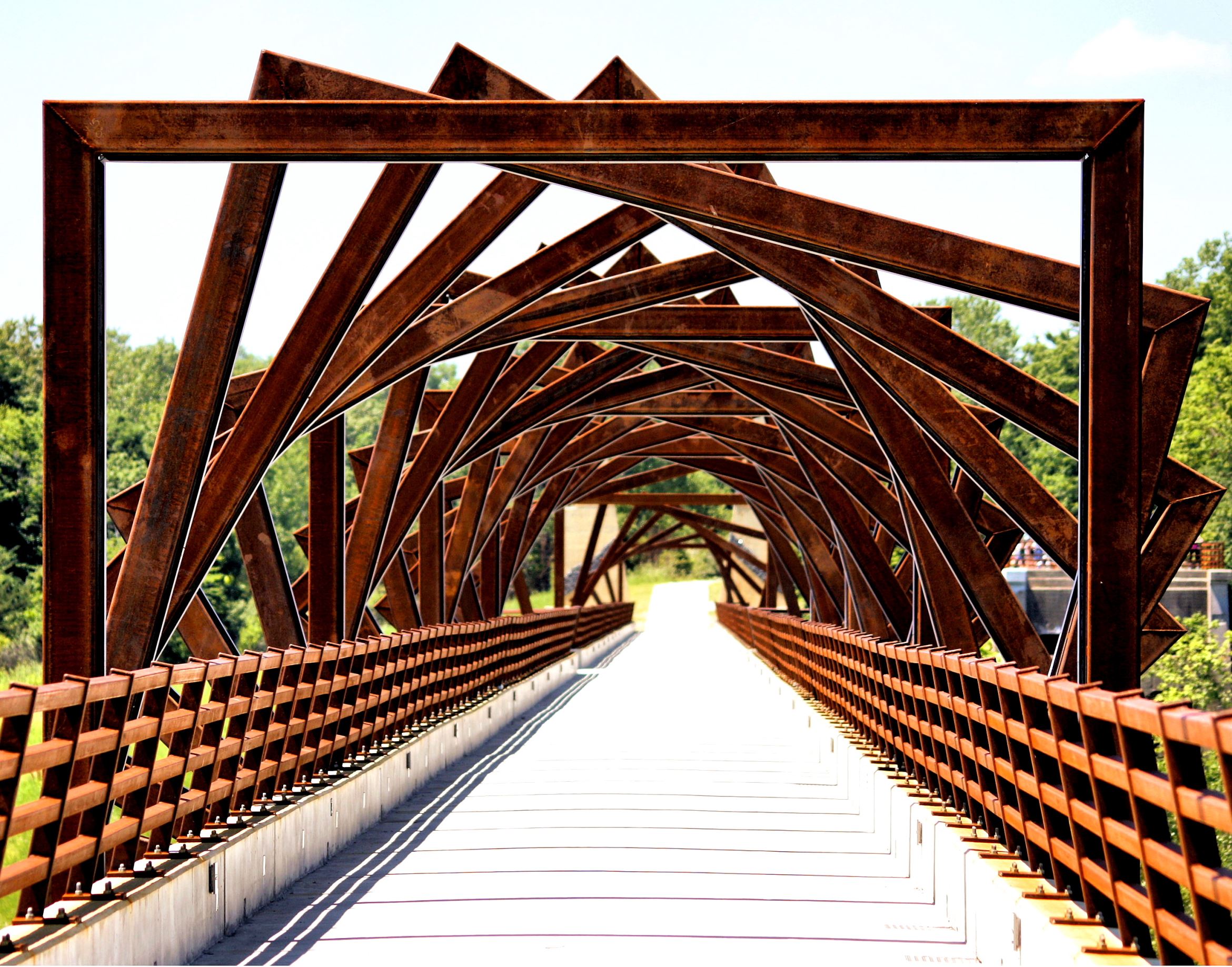 Most higher. Мост High Trestle Trail. Мост Хай Трестл Трейл, США. Железнодорожный мост-эстакада в штате Айова, США. Айова штат США деревянные мосты.