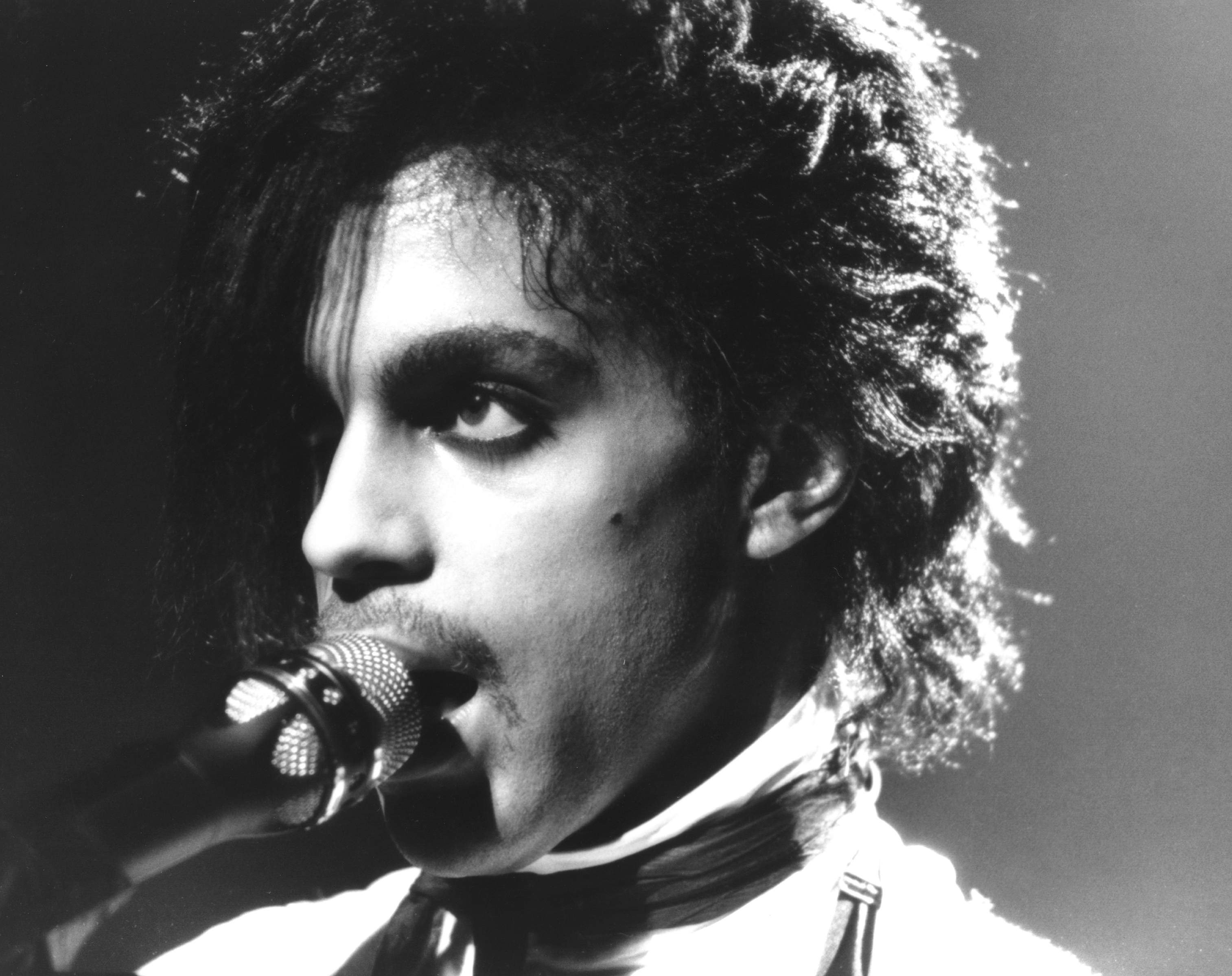 米人気ロック歌手プリンスが死去 在りし日の活躍を振り返る