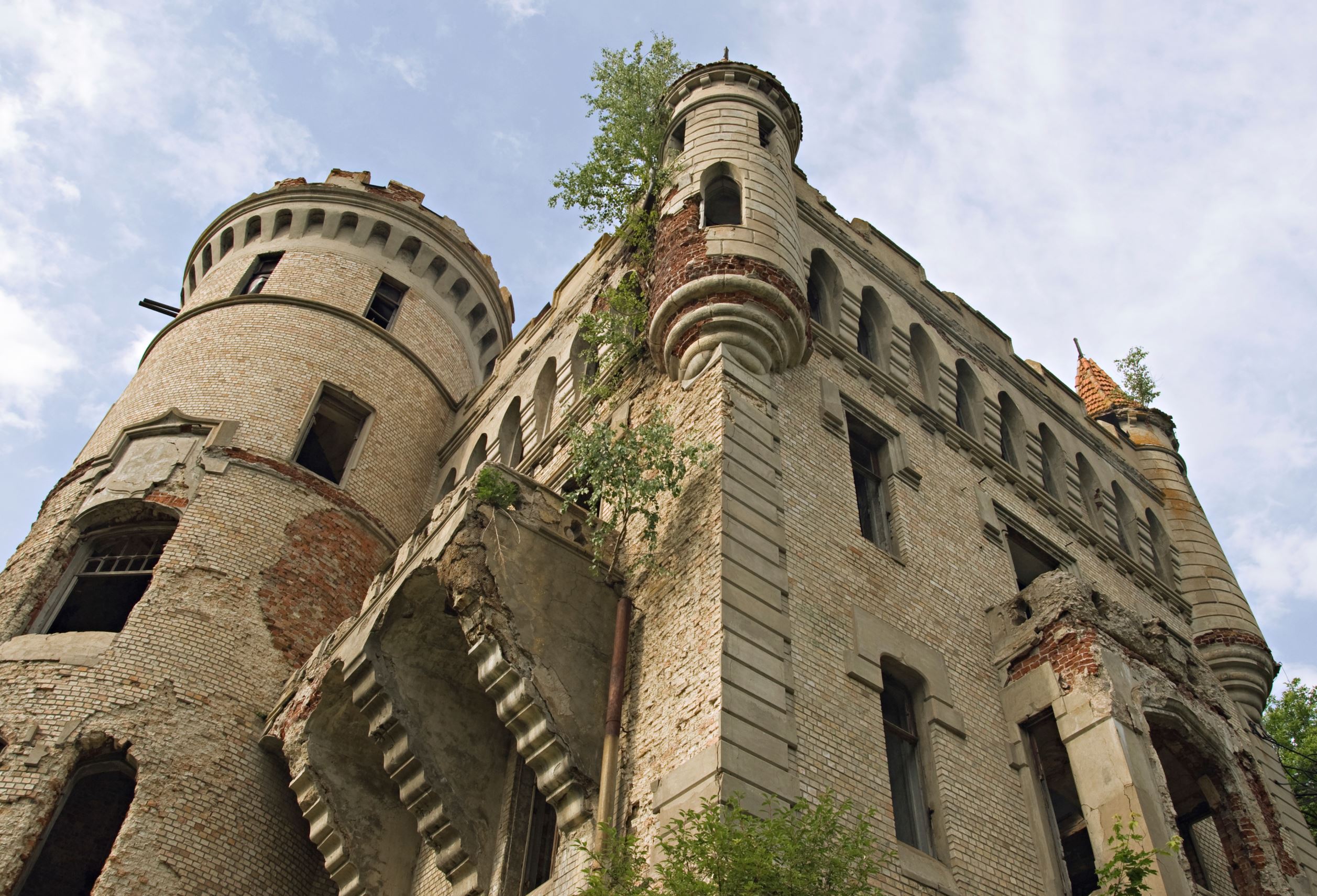 Gorgeous Abandoned Castles Around The World
