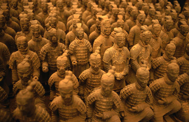 ÎÎ¹Î±ÏÎ¬Î½ÎµÎ¹Î± 5 Î±ÏÏ 27: CHINA - 1993/01/01: China, Shaanxi Province, Xian, Qin Shi Huang Di Tomb, Terra Cotta Soldiers. (Photo by Wolfgang Kaehler/LightRocket via Getty Images)