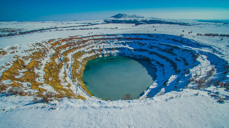 ÎÎ¹Î±ÏÎ¬Î½ÎµÎ¹Î± 2 Î±ÏÏ 100: Abandoned copper mine, Tsar Asen, Bulgaria - 03 Feb 2016 A drone view of snow covered abandoned copper mine