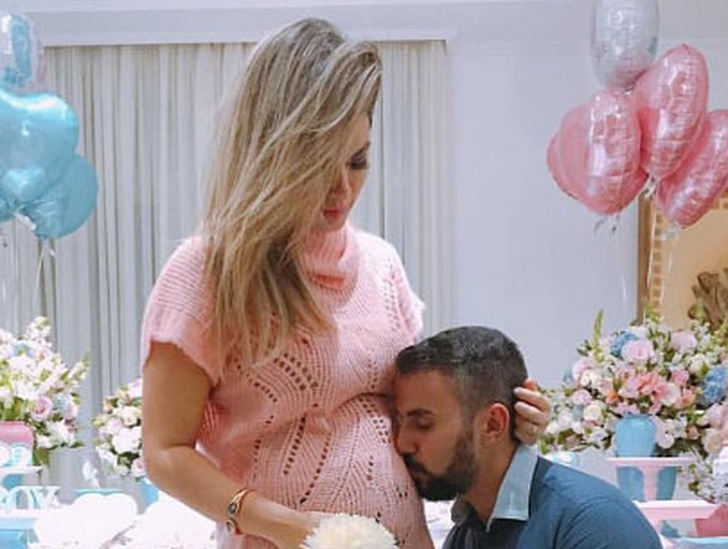 <p>Kelly Key reuniu a família na noite do último sábado (30) para revelar a todo...