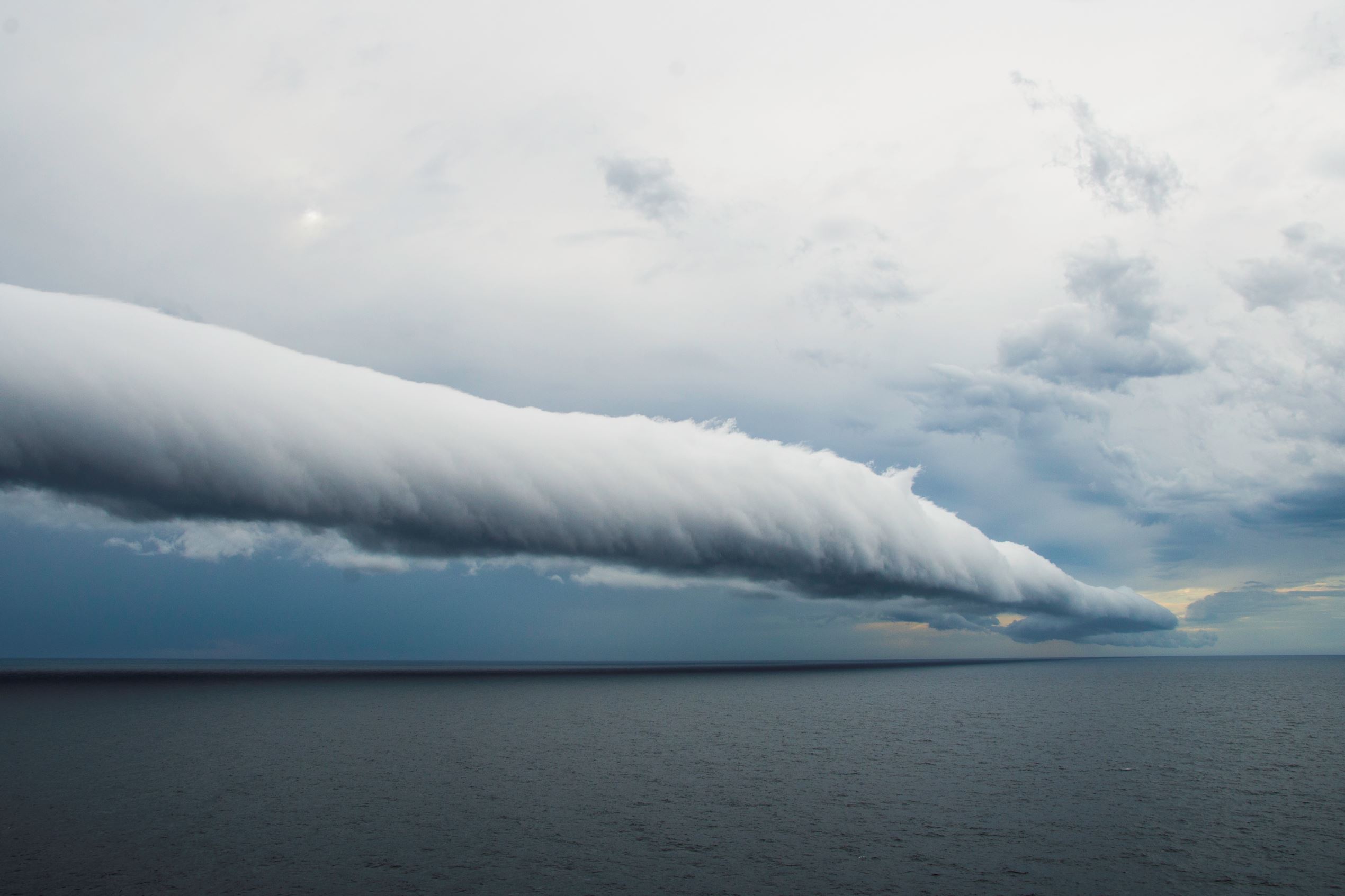 自然の驚異 信じがたいほど奇妙な雲の形選