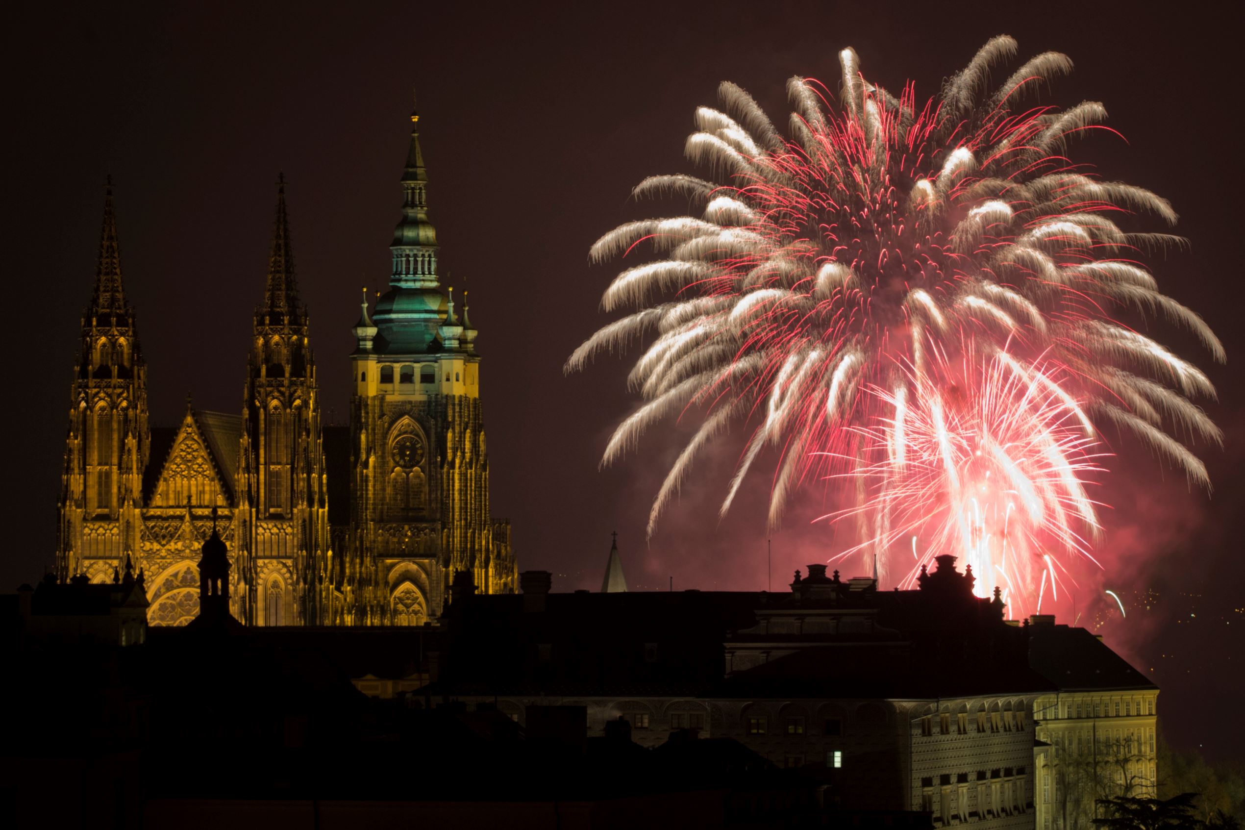 PRAGUE, CZECH REPUBLIC - JANUARY 01: Fireworks explode behind the St. Vitus Cathedral on January 1, 2015 in Prague, Czech Republic. Thousands of people gathered to watch Prague's official fireworks display to celebrate the New Year. (Photo by Matej Divizna/Getty Images)