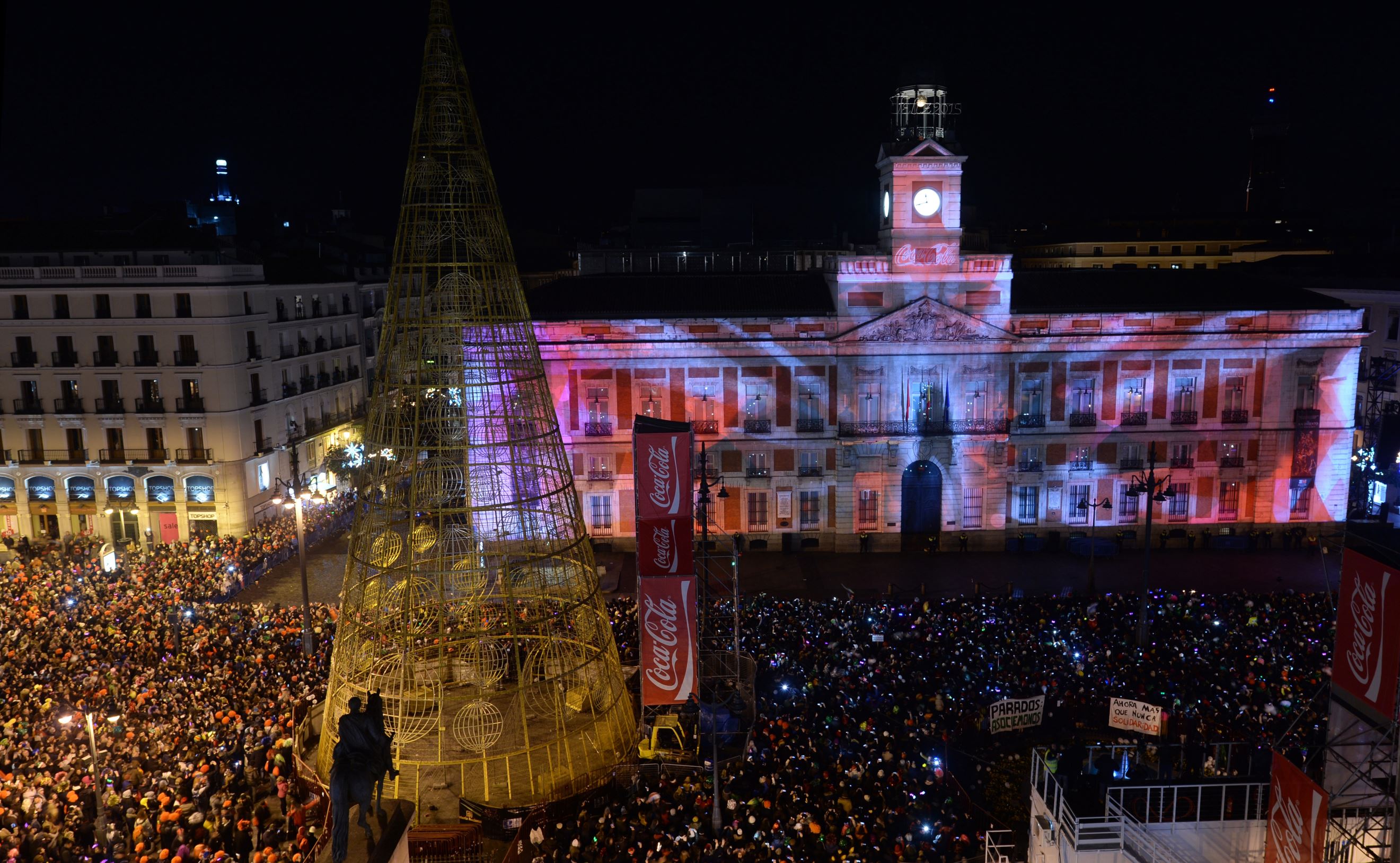 MADRID, SPAIN - JANUARY 01: Thousands of people gathered in Sol Square celebrate new year in Madrid, Spain January 1, 2015. (Photo by Evrim Aydin/Anadolu Agency/Getty Images)