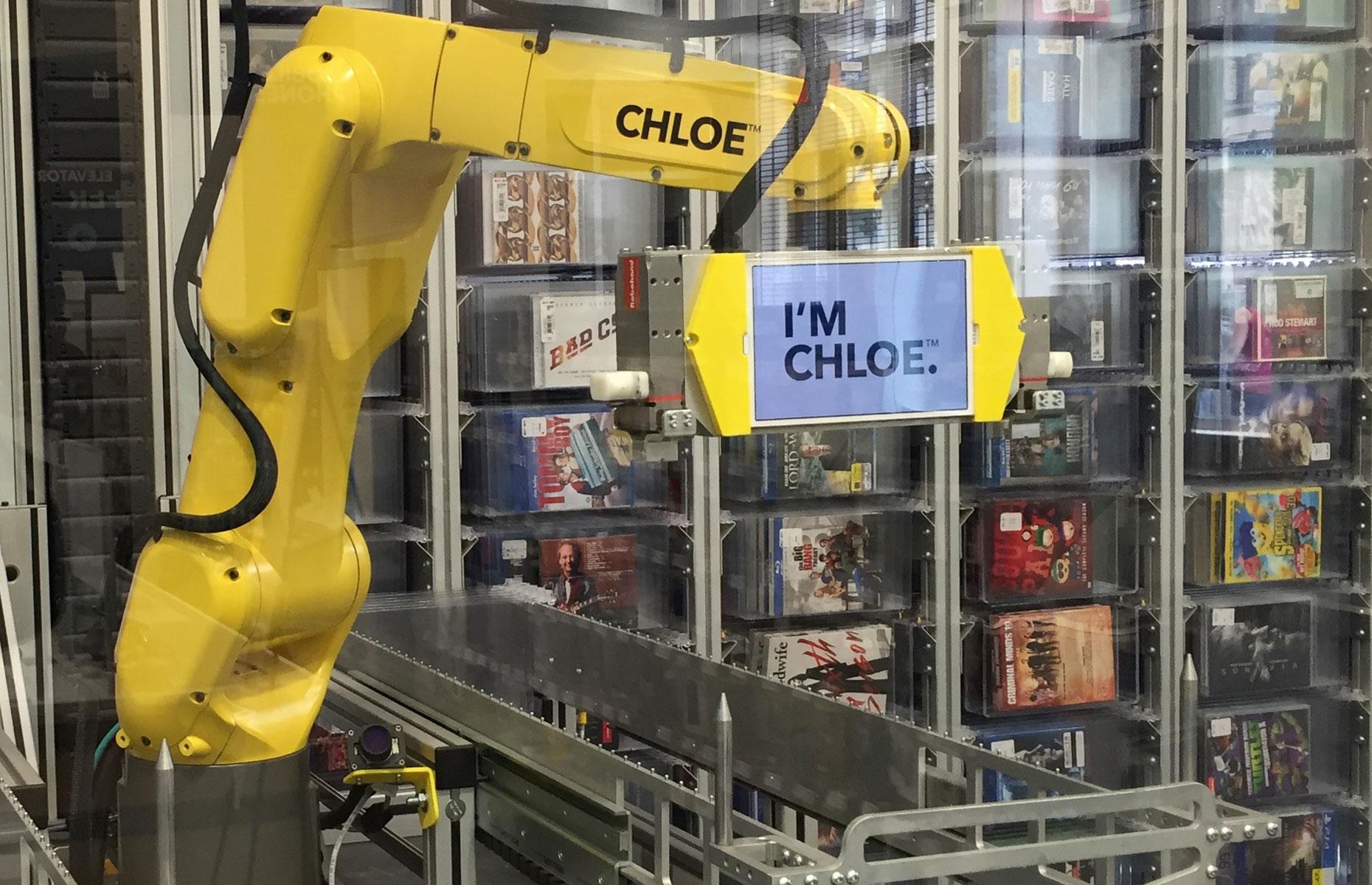 Diapositiva 8 de 31: Retail robots are hitting our stores in droves. Late last year, Best Buy tested a product-retrieving robot named Chloe at its store in Manhattan's Chelsea neighborhood. The robot retrieves small items like CDs and headphones in seconds after customers order via a touchscreen.