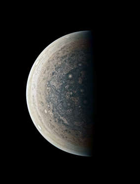 Diapositiva 11 de 11: This enhanced-color image of Jupiter’s south pole and its swirling atmosphere was created by citizen scientist Roman Tkachenko using data from the JunoCam imager on NASA’s Juno spacecraft.